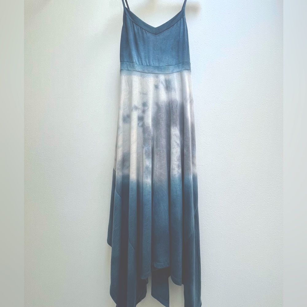 Sundress Hem & Thread - Picture 2 of 11